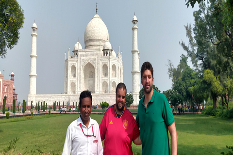 Von Delhi aus: Private Taj Mahal und Agra Fort Reise mit dem AutoNur Privatwagen und Reiseleiter