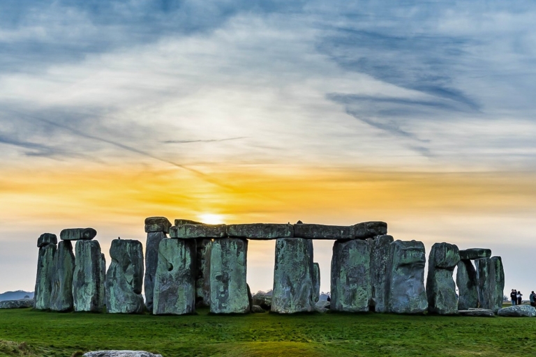 Desde Londres: tour Stonehenge y Bath con lugar secretoTour a Stonehenge y Bath en grupo reducido desde London Eye