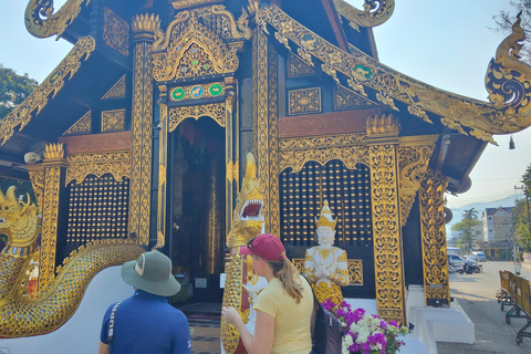 Chiang Mai: Temples & Old City Hidden Gems with local guide Private Tour (with transfer)