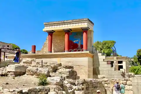 Knossos: Private Tour with a Licensed Guide & Entry Ticket
