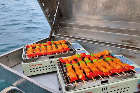 كرابي: جولة على متن قارب فاخر لمشاهدة غروب الشمس في 7 جزر مع الشواء والعوالقانضم للجولة