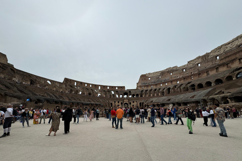 Roma: Coliseu, Arena, Fórum e Monte Palatino para grupos pequenosRoma: Tour pela Arena do Coliseu, Fórum Romano e Monte Palatino