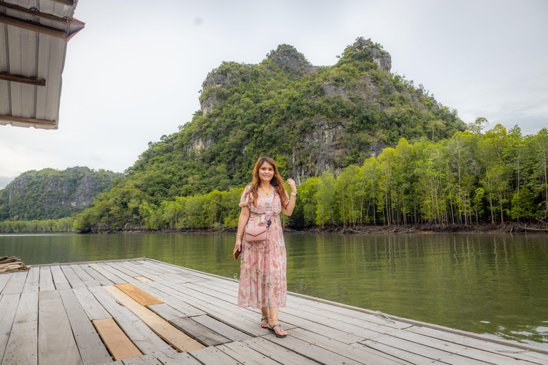 Langkawi:6 Hours Mangrove Night Safari with Pick Up & Dinner