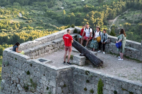 Split: Visita panorámica de la ciudad al atardecer en KlisExcursión nocturna al atardecer en Klis