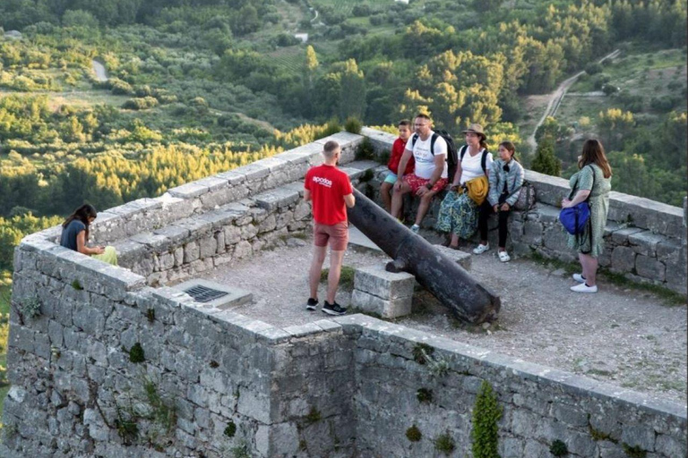 Split: Visita panorámica de la ciudad al atardecer en KlisExcursión nocturna al atardecer en Klis