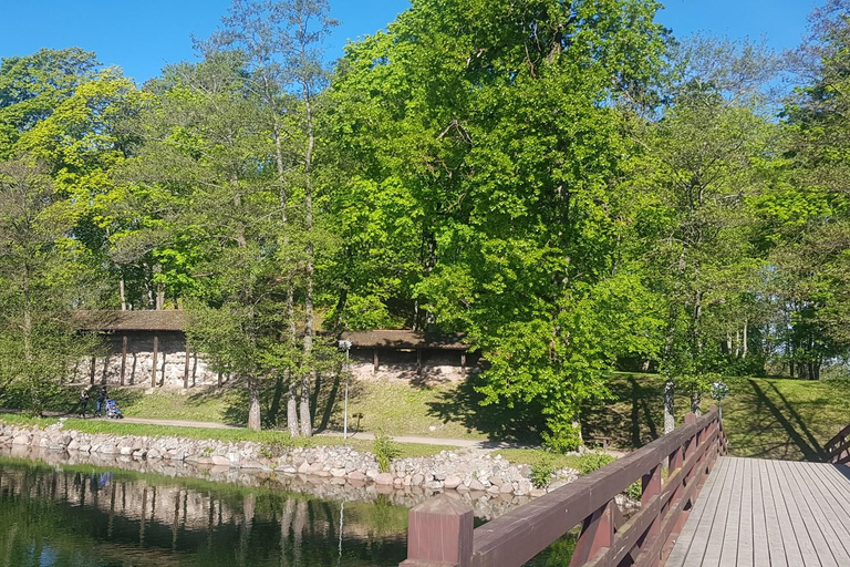 Vilna: Trakai Recorrido autoguiado en bicicleta con billetes de tren