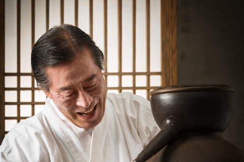 Soju Proeverij bij Distilleerderij - Verhaal van Drie Varkens