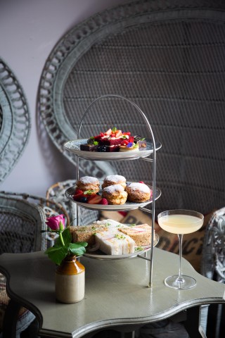 Visit Oxford Luxury Afternoon High Tea with River Views in Oxford
