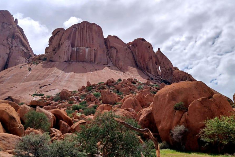 Spitzkoppe & Desert Magic: Arches, Art & Sunset Views