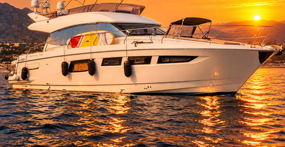 Sunset Yacht Cruise in Puerto Banús with Overnight Stay