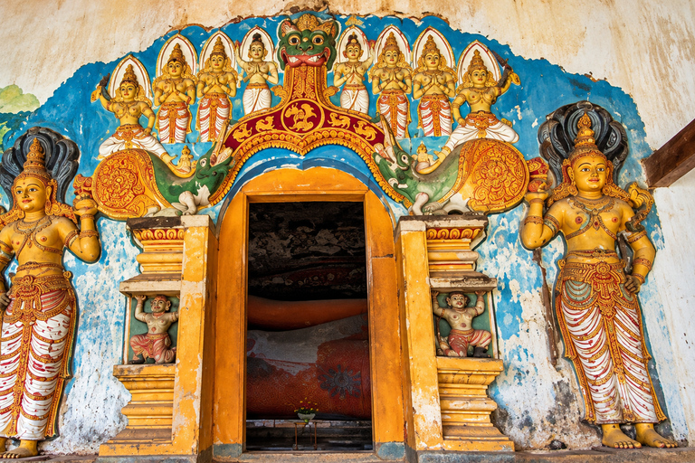 From Colombo Airport: Sigiriya Transfer via Yapahuwa