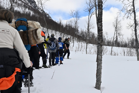 Oslo: Faz snowshoeing na floresta com churrasco norueguês