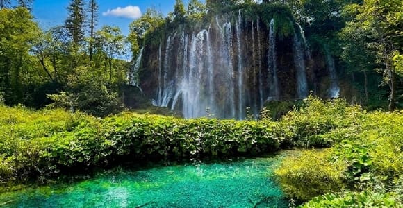 Zagreb: Plitvicer Seen & Rastoke – Tagestour zum Wassermühlendorf