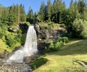 Från Bergen: Helikoptertur till Trolltunga och vattenfall