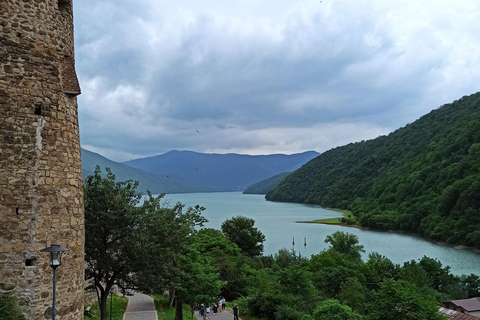 山地之旅：卡兹别吉、阿纳努里、格尔格蒂、古道里、日内瓦利卡兹别吉