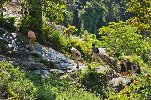 Chiang Mai: Excursão de meio dia à cachoeira Sticky e traslados para o hotel