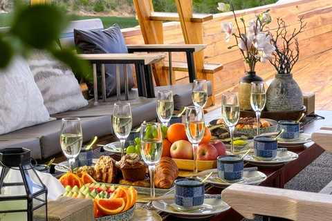 Labuan Bajo: Komodo Islands Tour with Luxury Open Deck Boat