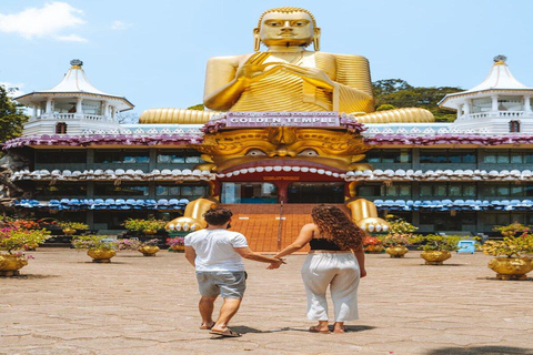 Vanuit Kandy: Sigiriya en Dambulla Grottempel privétourVan Kandy: naar Sigiriya per Tuk Tuk