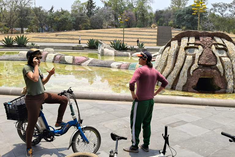 Mexico City: Discover the secret gems of Chapultepec by bike Mexico City: Discover the hidden gems of Chapultepec by bike