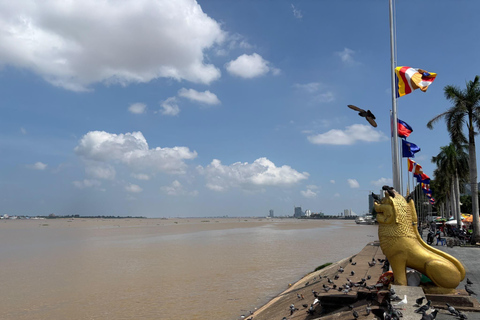 Phnom Penh: City Island Walking Tour, S21 & Killing Fields