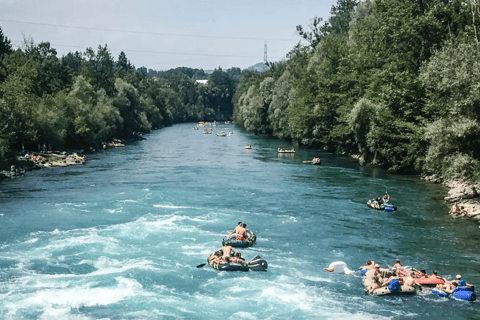 Zürich: Limmat-Floating-Abenteuer wie ein EinheimischerZürich: Mit dem Boot auf der Limmat wie ein Einheimischer