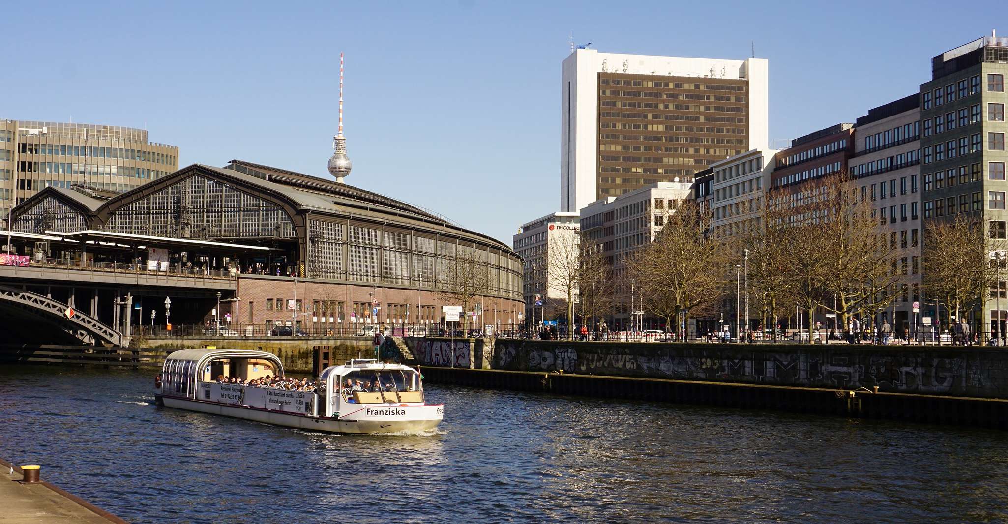 Berlin, Boat Tour with Tour Guide - Housity