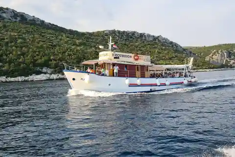 Fra Trogir & Vinišće: Vela Rina, Maslinica & Den Blå Lagune