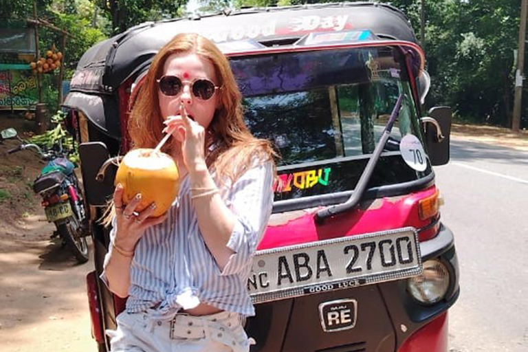 Kandy: Sigiriya and Dambulla Tuk Tuk Safari with Lunch