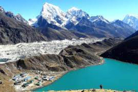 Von Lukla aus: 10 Tage Gokyo Lake &amp; Ri Trek mit Himalaya-Führer