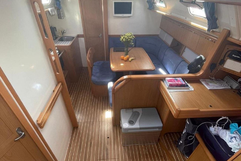 Torrevieja: 2-hour private sailing yacht cruise with drinks