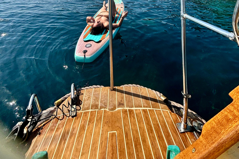 Golfe-Juan: Discover the Zafiro, a historic boat of the French Riviera