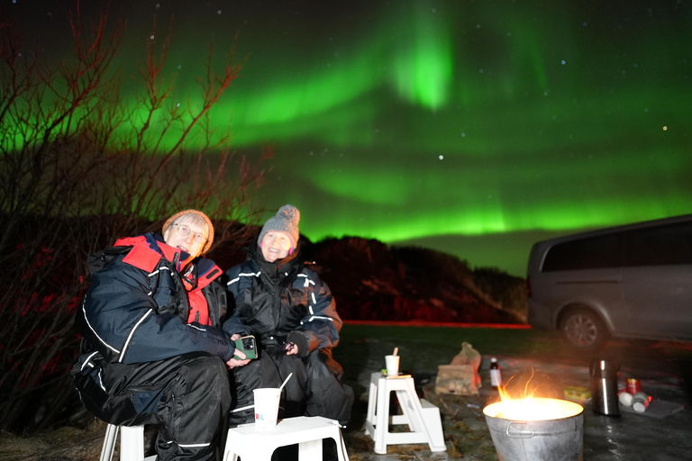 From Tromsø: Northern Lights Tour with Hot Drinks and Photos