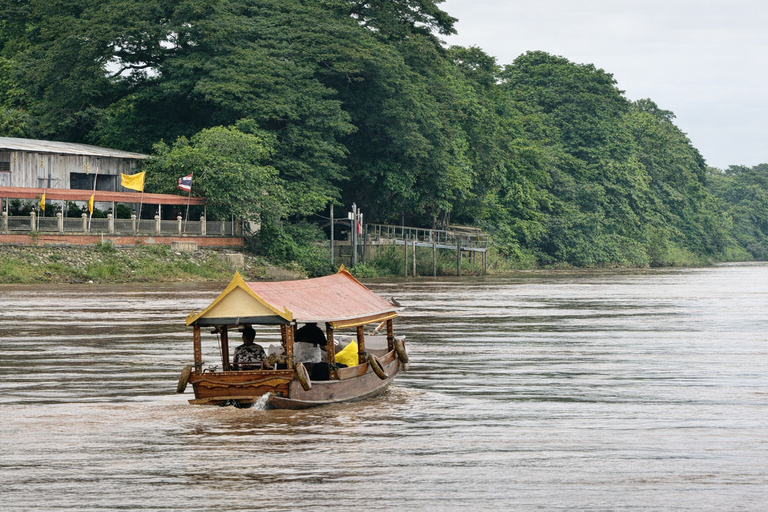Ayutthaya: Private Boat Tour at Golden Hour Moments