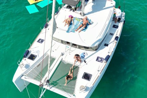 Palma: Small-Group Catamaran Cruise with Tapas, Snorkeling, and Paddleboarding Palma: Catamaran Cruise for Small Groups with Tapas, Snorkeling, and Paddleboarding