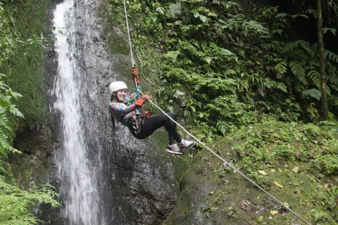 La Fortuna: Forsränning & Canyoning med Tarzan Swing