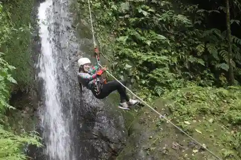 La Fortuna: Forsränning & Canyoning med Tarzan Swing