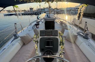 Valencia mit dem Boot: Baden im Meer, Wein und Musik | 2 Stunden privat