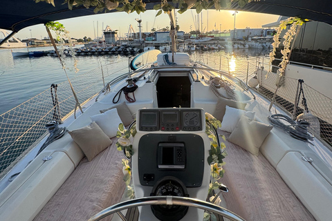Valencia: Sailing Experience during the Total Solar Eclipse Valencia: 4-Hour Sailing Experience during the Total Solar Eclipse