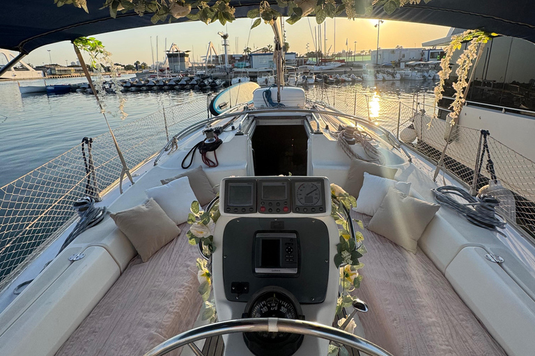 Valencia: Sailing Experience during the Total Solar Eclipse Valencia: 4-Hour Sailing Experience during the Total Solar Eclipse