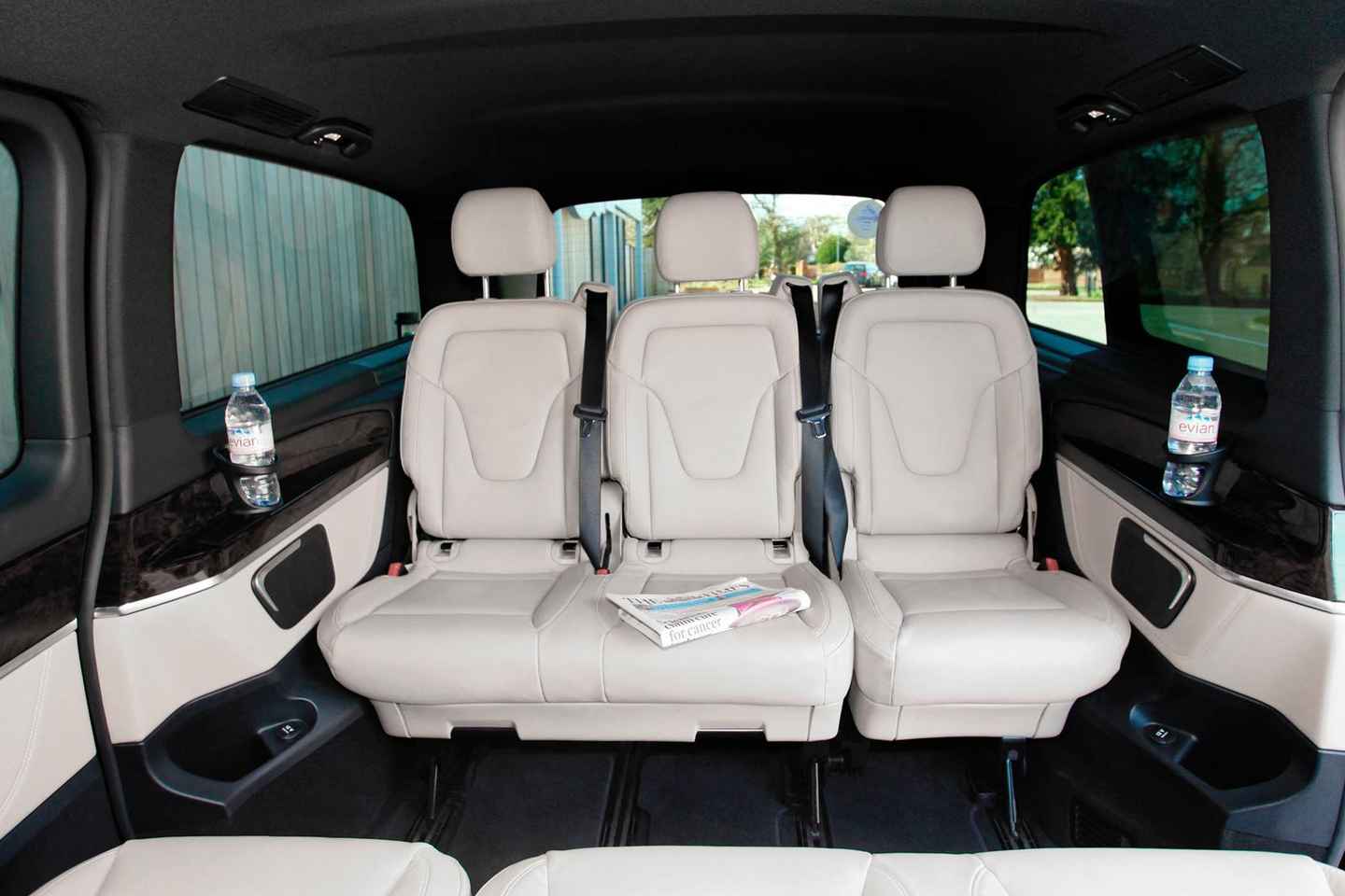 伦敦机场接送与包车服务：轻松出行无忧