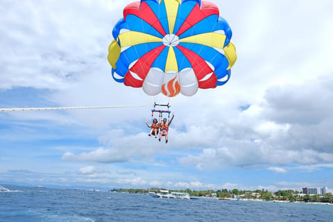 Panglao: Solo or Tandem Parasailing Experience near Alona - Image 2