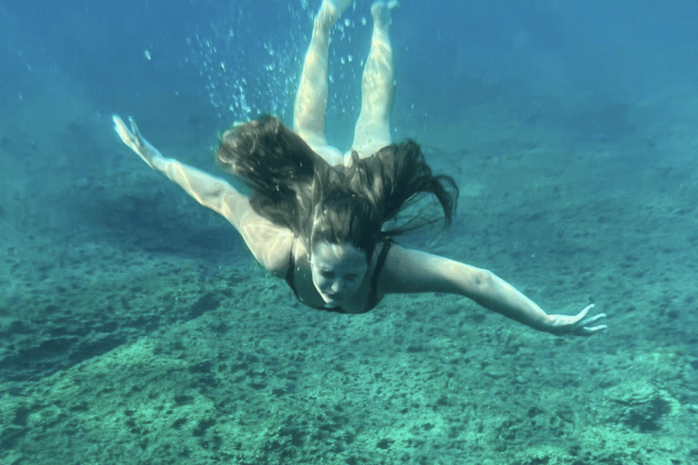 Santorini: Noleggio barca senza patente con attrezzatura per lo snorkeling