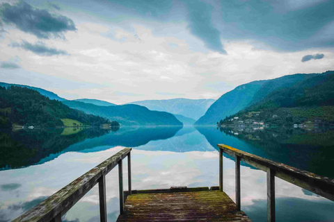 Wycieczka z przewodnikiem: Hardangerfjord, wodospady i przeprawa promem