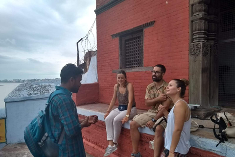 Visite à pied du patrimoine et de la spiritualité de VaranasiVisite guidée spirituelle et patrimoniale de Varanasi