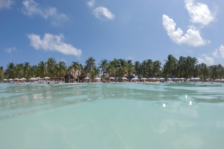 Cancún: Catamaran cruise met snorkelen op Isla Mujeres