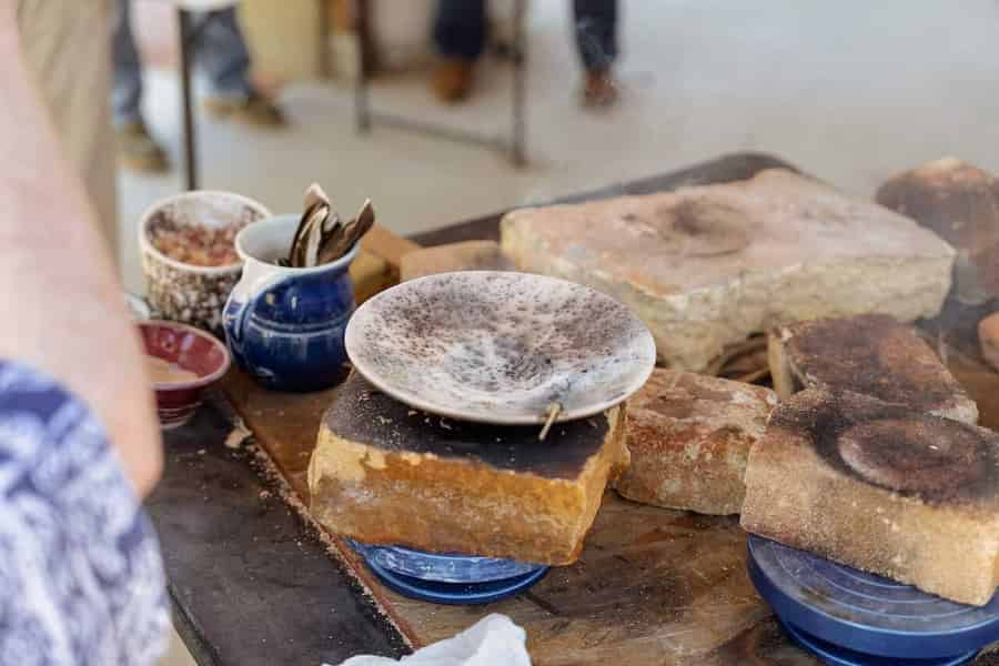 Kreativer Raku-Keramik-Workshop mit Rosshaar in Palm Springs. Foto: GetYourGuide