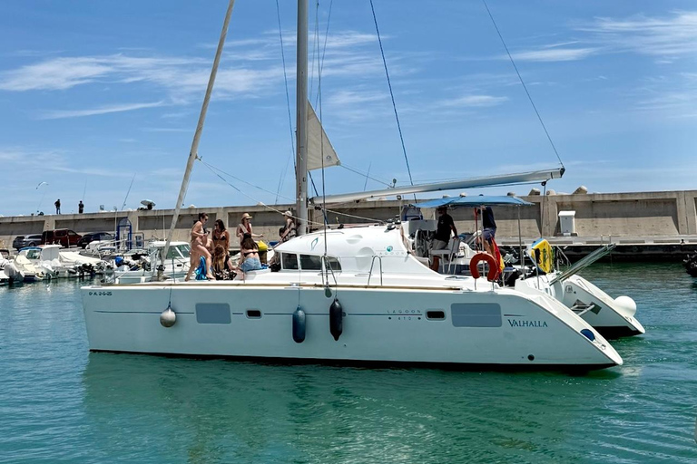 Benalmádena: Sailing & Dolphin Watching with Snacks/Drinks 2-h Shared Catamarán Day / Sunset