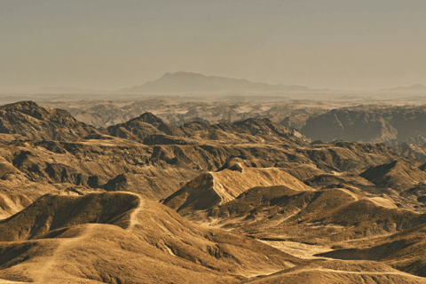 WalvisBay: Full-Day Tour to Sandwich Harbour and Spitzkoppe