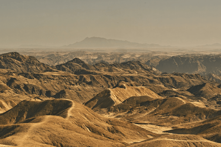 WalvisBay: Full-Day Tour to Sandwich Harbour and Spitzkoppe