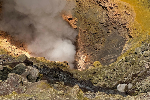 Szczyt Etny 3300 m n.p.m.: Trekking na aktywnym wulkanieSzczyt Etny 3300 m n.p.m.: Trekking po aktywnym wulkanie